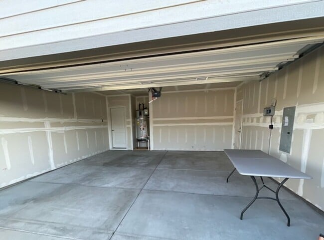 Building Photo - Beautiful 3 Bedroom Home in Moses Lake