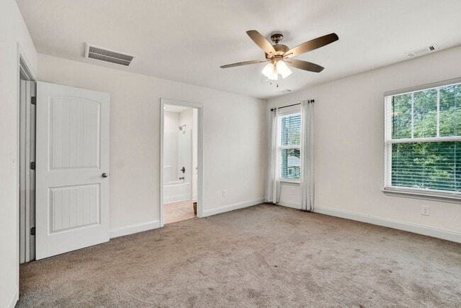 Building Photo - Walking distance to downtown Easley!