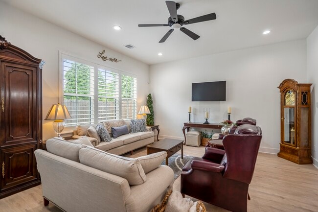 Building Photo - 6405 Highland Pine Ln