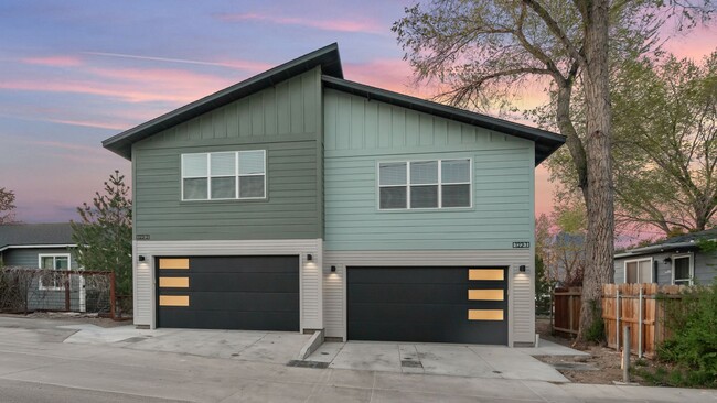 Building Photo - 122 Caliente St