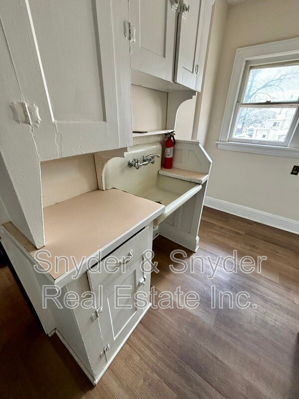 Building Photo - 689 Schiller Ave