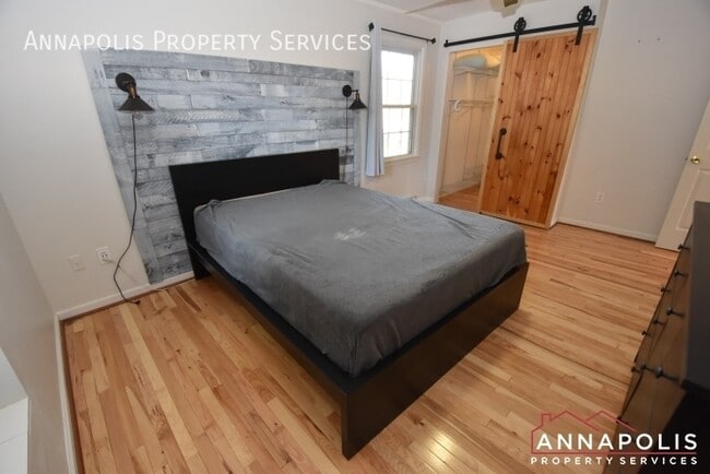 Building Photo - 1011 Hyde Park Dr