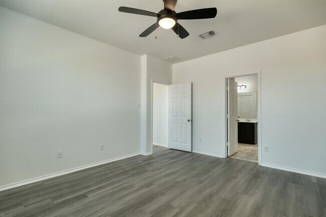 Building Photo - 13813 James Garfield St