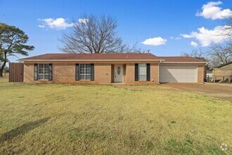 Building Photo - 308 E Fairlane Dr