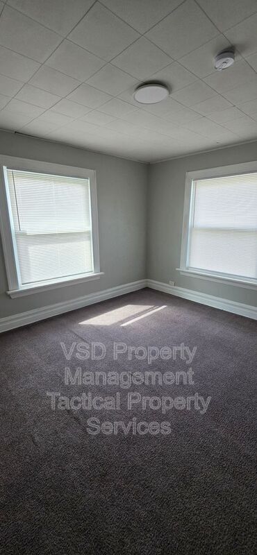 Building Photo - 8204 Vineyard Ave