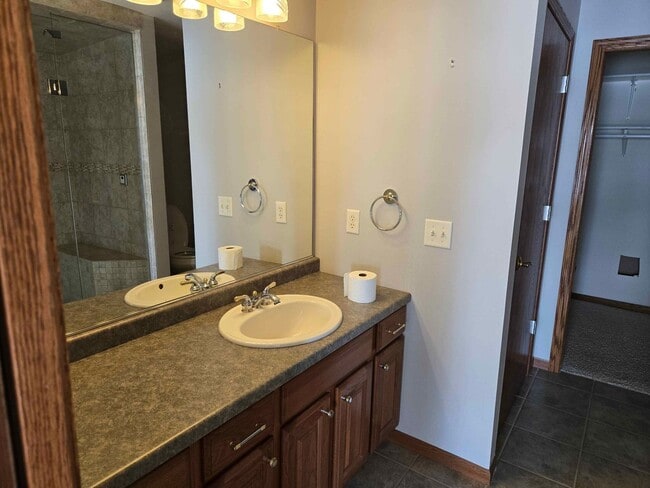 Building Photo - 208/210 E 13th Ave