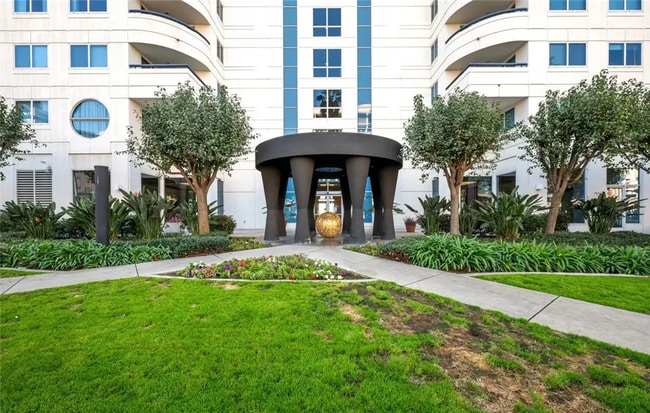 Building Photo - 525 E Seaside Way