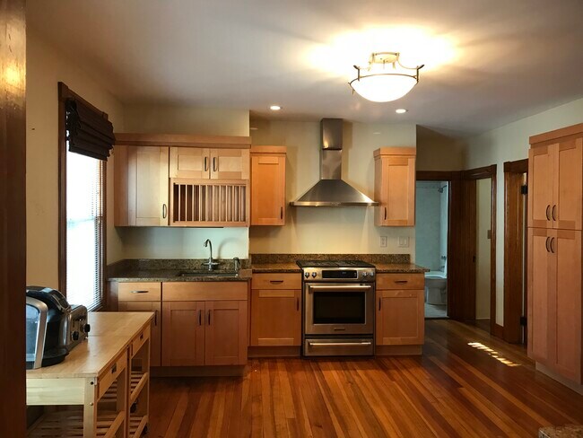 Primary Photo - 384 Valley St