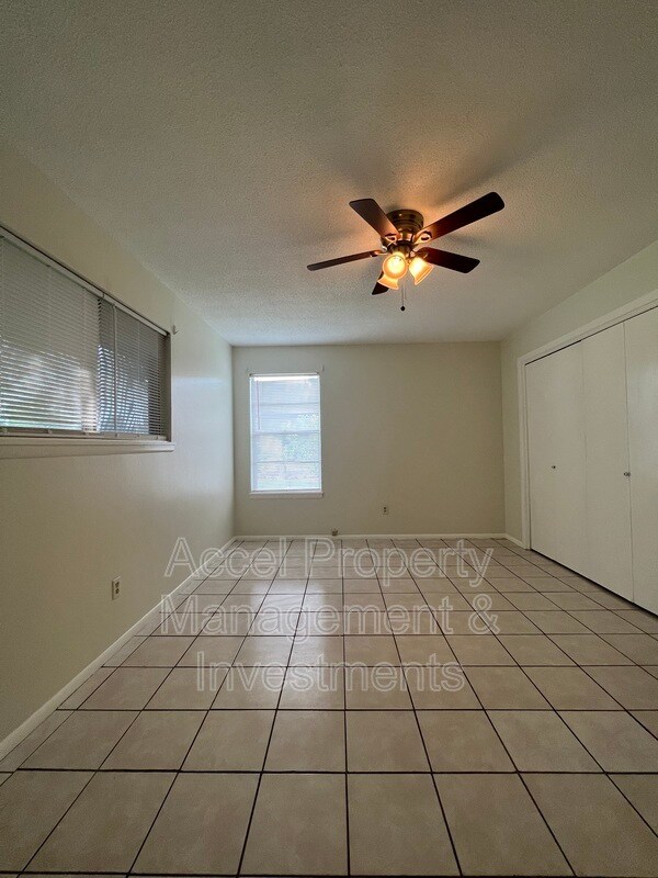 Building Photo - 1515 S 15th Ave