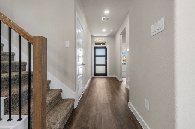 Building Photo - 38746 Yellowstone Dr