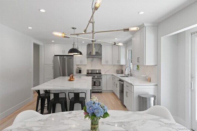 Building Photo - 16 Pin Oak Ln
