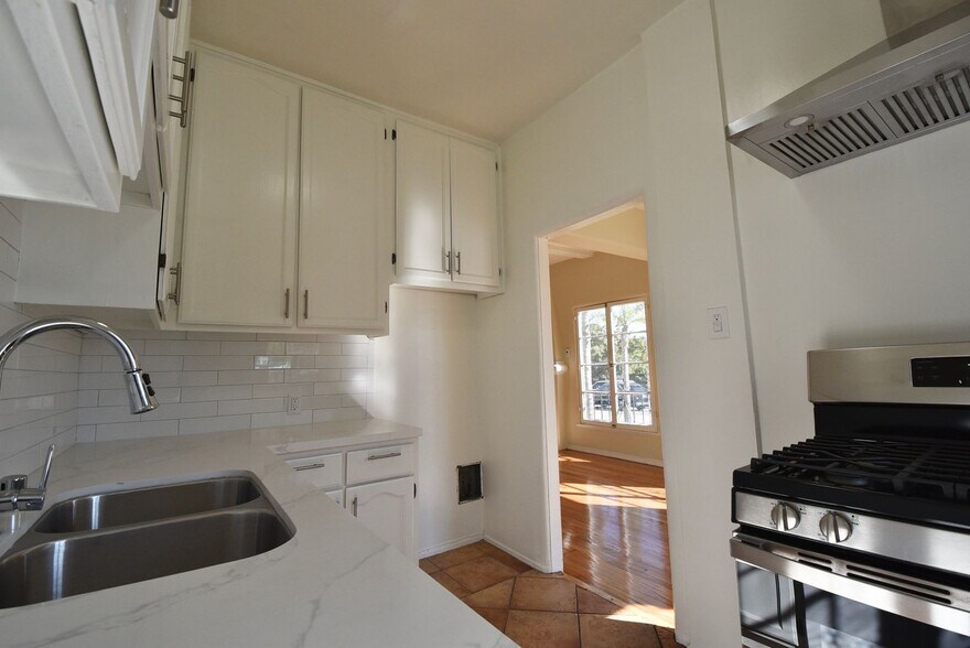 Building Photo - 1417 S Crescent Heights Blvd