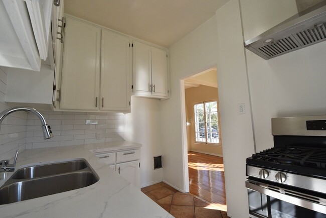 Building Photo - 1417 S Crescent Heights Blvd