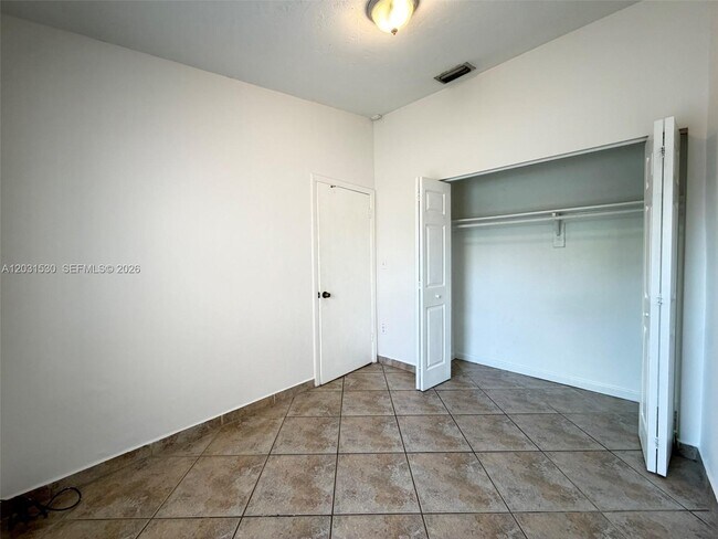 Building Photo - 11760 SW 123rd Ave