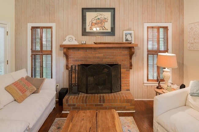 Building Photo - 107 Herbert St