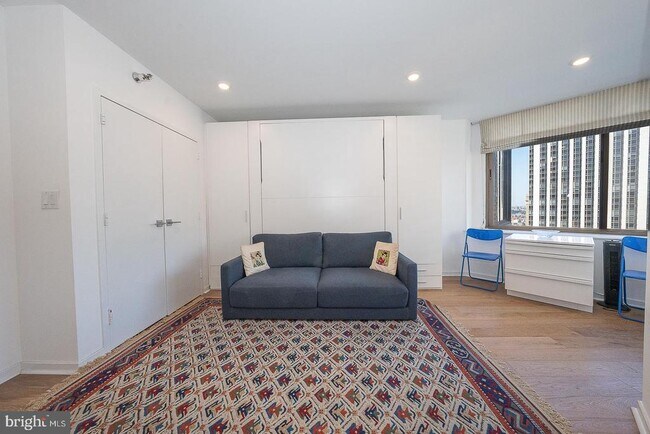 Building Photo - 202 W Rittenhouse Square