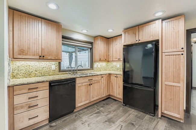 Building Photo - 1687 SW 178th Ave