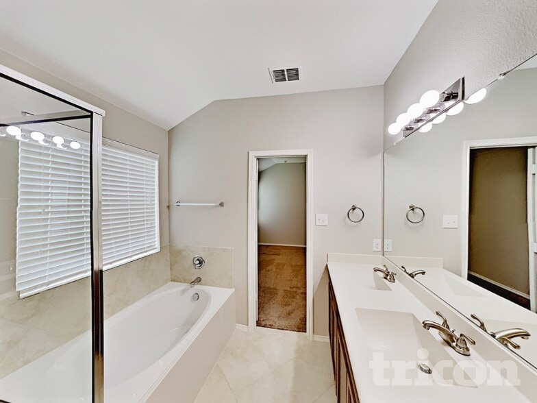 Building Photo - 457 Peach Ln