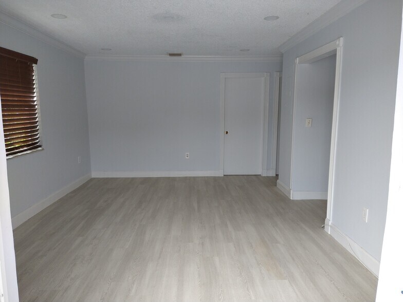 Building Photo - 335 NW 50th St