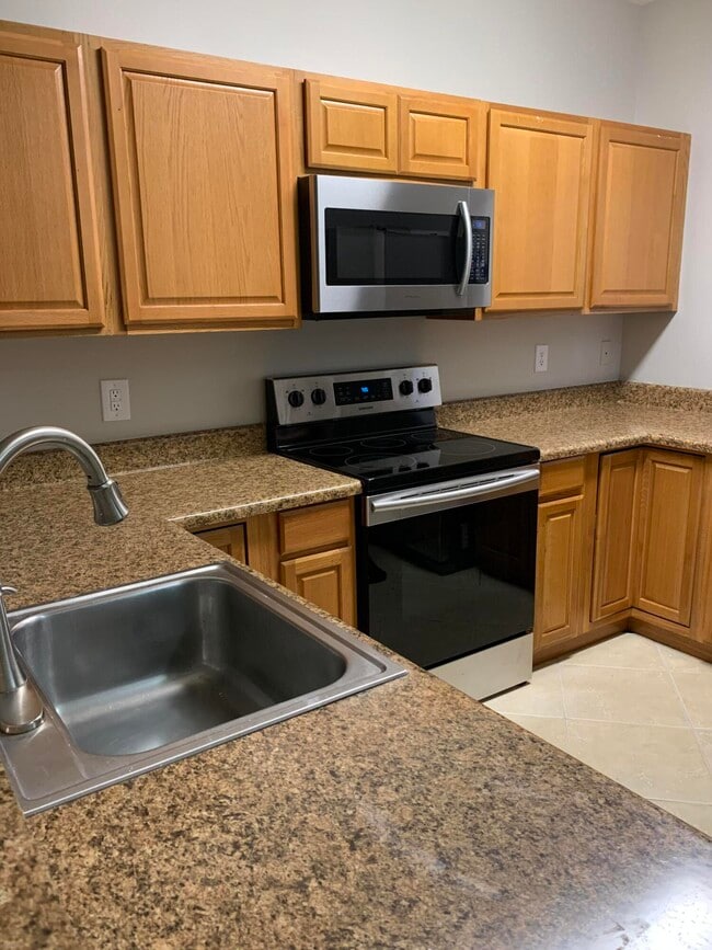 Building Photo - 4811 NW 58th Manor