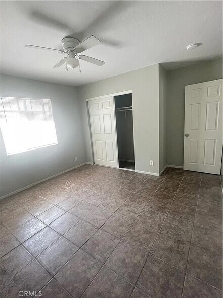 Building Photo - 12758 Russell Ave