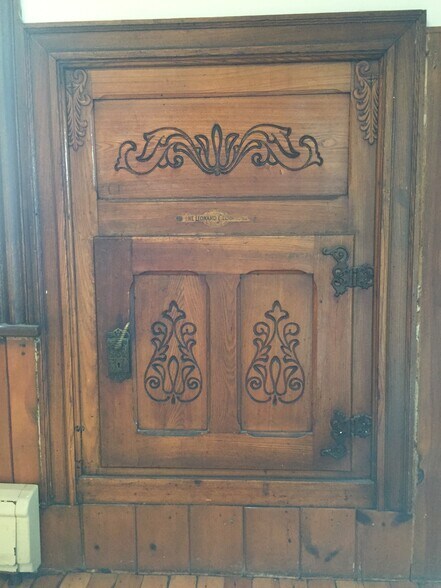 Original "ice box" in kitchen/now wine storage! - 28 North St