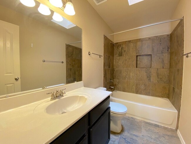 Building Photo - Sandstone Ranch Estates - 4Bed /3bath Refr...