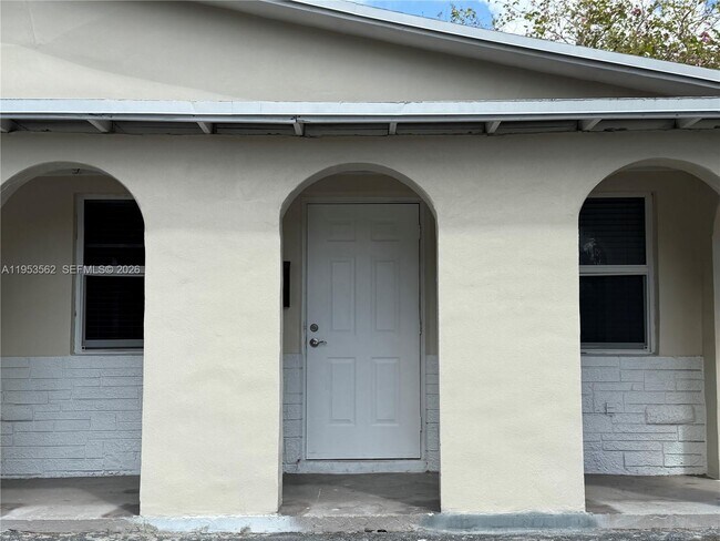 Building Photo - 951 SW 16th St