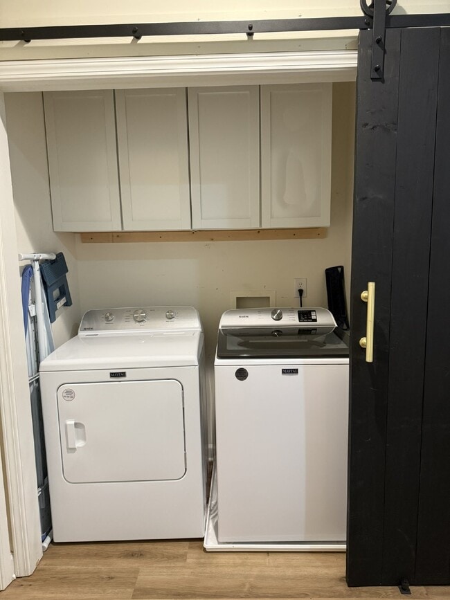 Building Photo - FANTASTIC LOCATION!! 2BR/2.5BA Townhouse in Historic Waverly area!