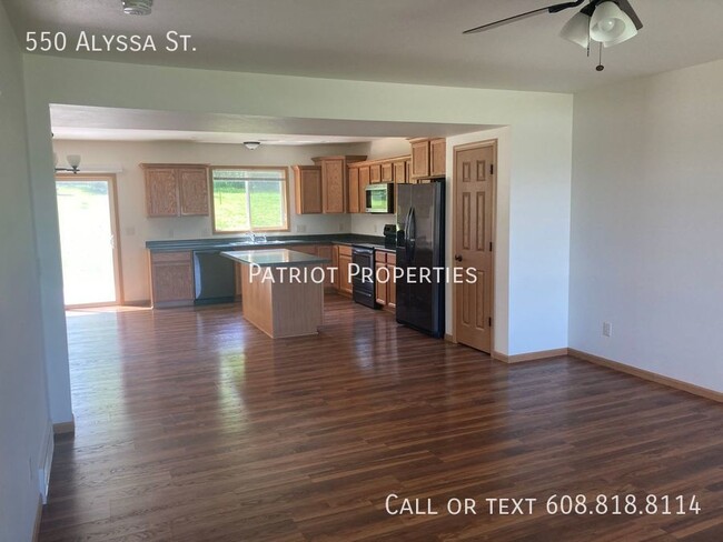 Building Photo - BEAUTIFUL & SPACIOUS 4 BEDROOM/2.5 BATH DU...