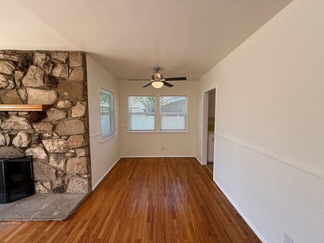Building Photo - Now Leasing a 2-Bedroom Home in a Prime East Long Beach Location!