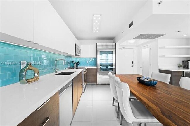 Building Photo - 100 Lincoln Rd