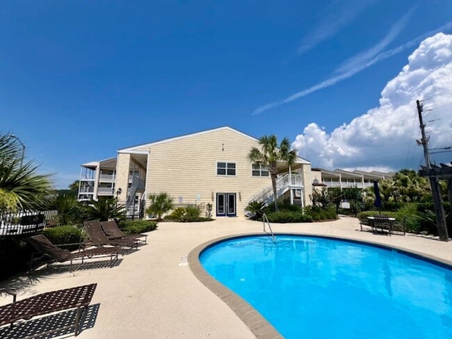 Building Photo - Waterfront Fully Furnished Condo!