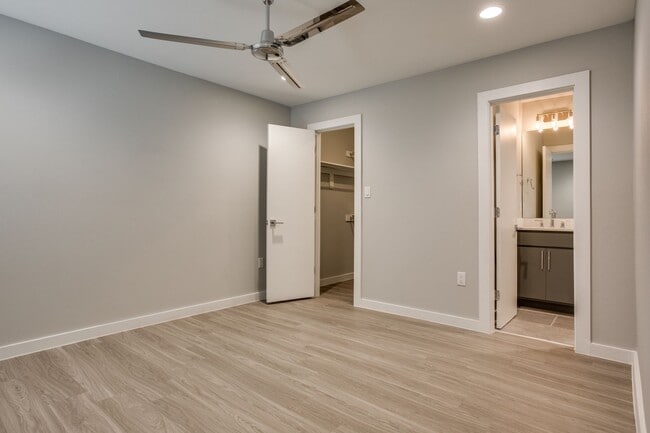 Building Photo - $1599 - Washer and Dryer Included