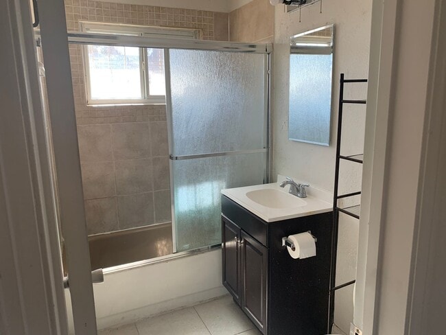 Building Photo - Charming Single-Story Home with Covered Carport in the Heart of Las Vegas!