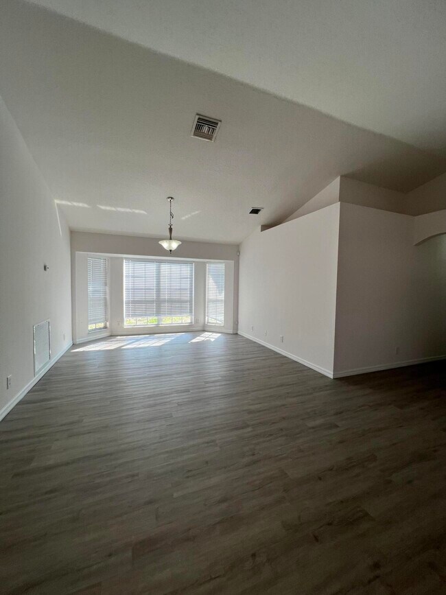 Building Photo - 4251 SW Astro Ct