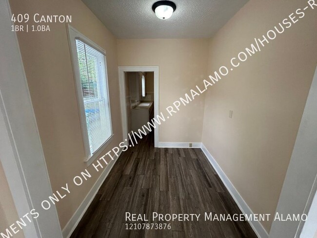 Building Photo - AVAILABLE NOW! 1 Bedroom /1 Bath Unit with...