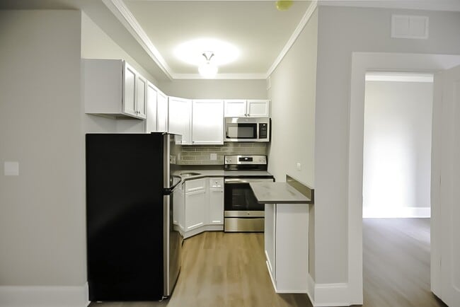 Building Photo - 817 W Lakeside Pl