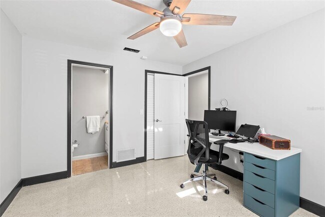 Building Photo - 320 Lake Maggiore Blvd S