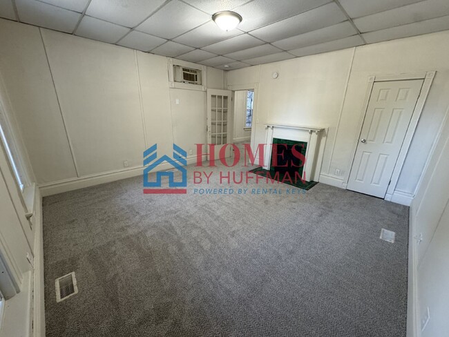 Building Photo - Three Bedroom House | Two Bath