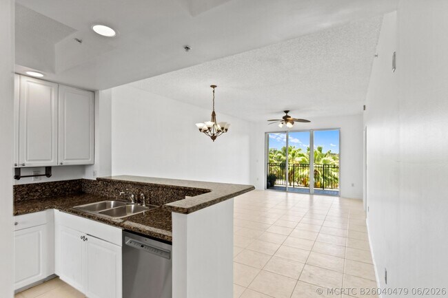 Building Photo - 27 Royal Palm Way