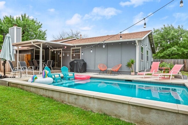 Building Photo - 11011 Jordan Ln