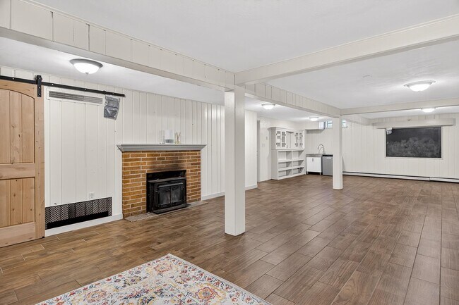 Building Photo - 1215 Chapin St