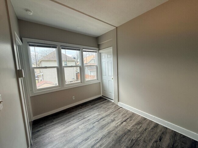 Building Photo - 1013 Fremont Ave NW