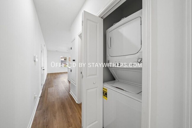 Building Photo - 1571 Court Ave