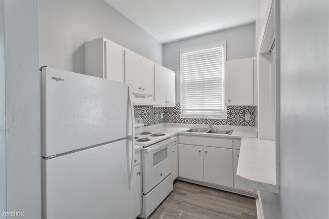 Building Photo - 1 br, 1 bath Duplex - 1215 New Saint Franc...