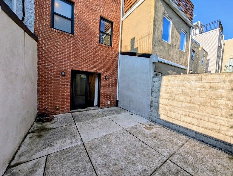 Building Photo - 1118 Titan St