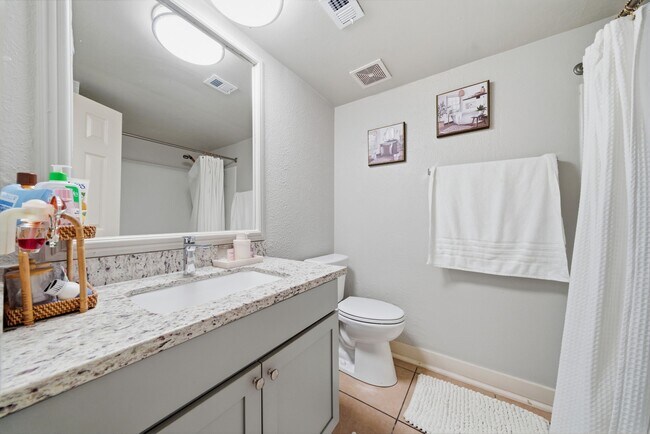 Building Photo - 4102 Sherwood Ln