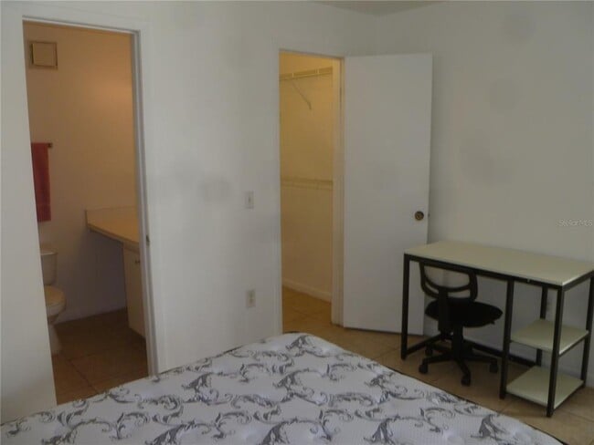 Building Photo - 3800 SW 20th Ave