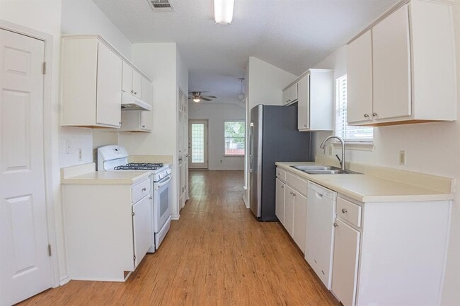 Building Photo - 8137 Huddleston Ln
